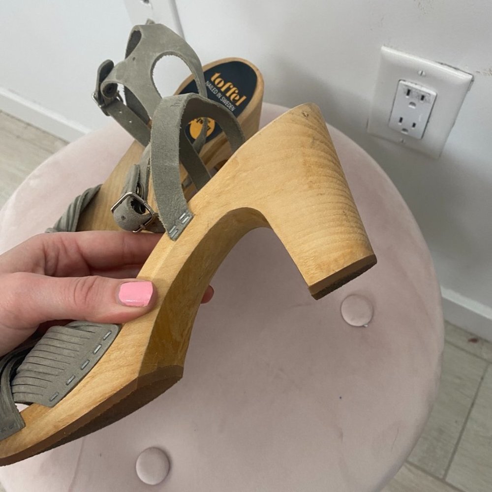 Toffel Gray Wooden Heel Sandals Size 8 - Picture 4 of 6